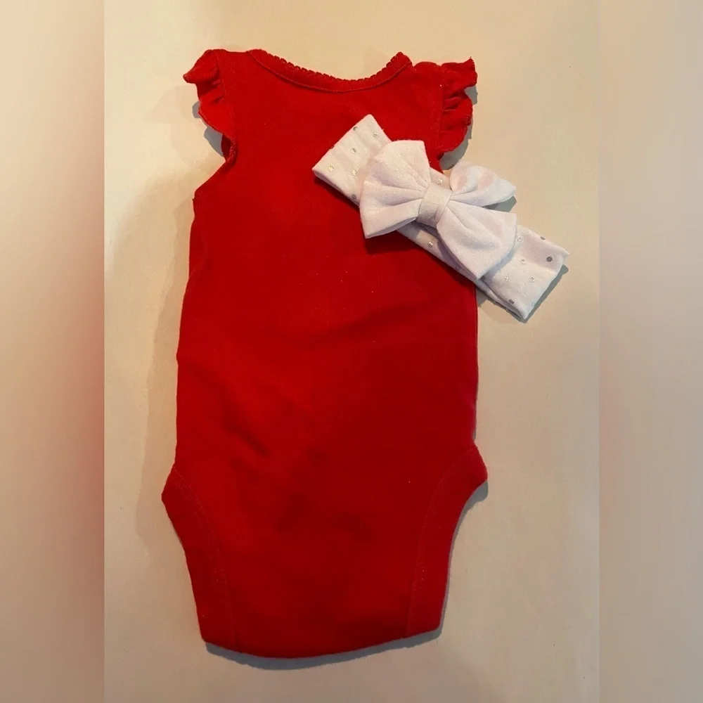“Mommy’s Little Firecracker” red one-piece newborn romper with white headband.